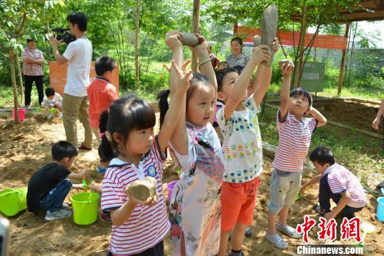 广西首个骆越文化研学基地揭牌成少年儿童农耕体验园