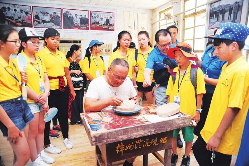 山西省首次承办“亲情中华山西运城”夏令营让30多名华裔青少年学生大开眼界
